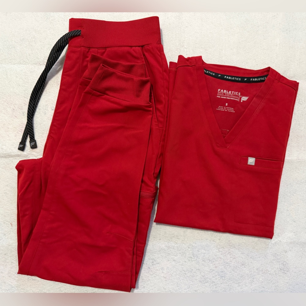 Fabletics scrubs set in color Holly Berry